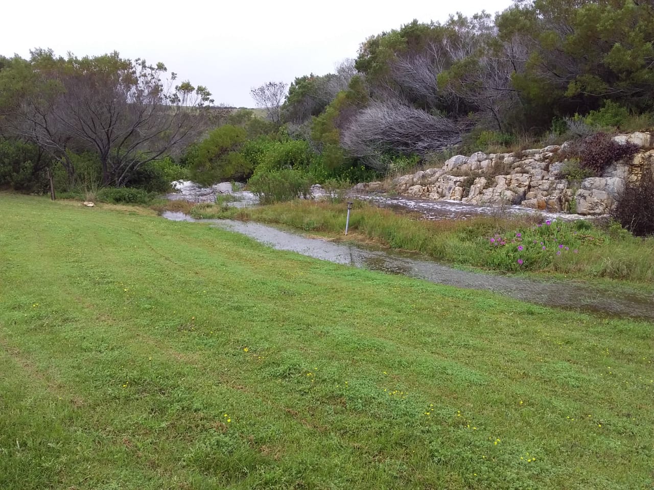 Arbeidsloon campsite water